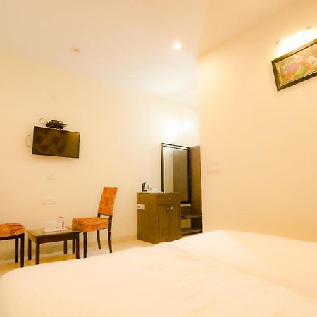 Royal Ocean Resort Jaipur Exteriör bild