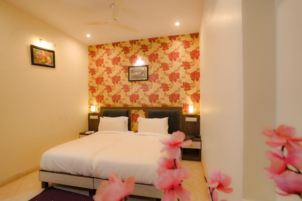 Royal Ocean Resort Jaipur Exteriör bild