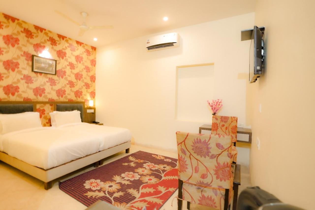 Royal Ocean Resort Jaipur Exteriör bild